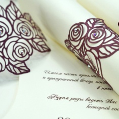 Приглашение - свиток "Бордовые розы"